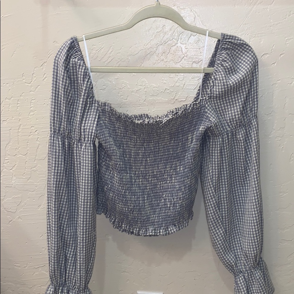Long sleeve, cropped, gingham UO top!!